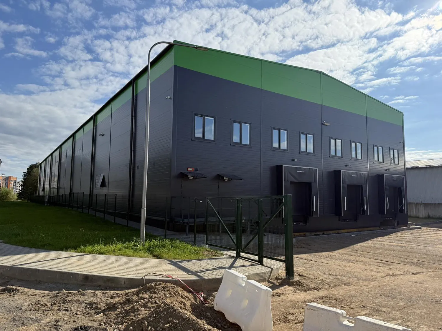 Компания «Ди Ферро» завершила монтаж нового складского комплекса в Хатежино – шаг к эффективному логистическому будущему!