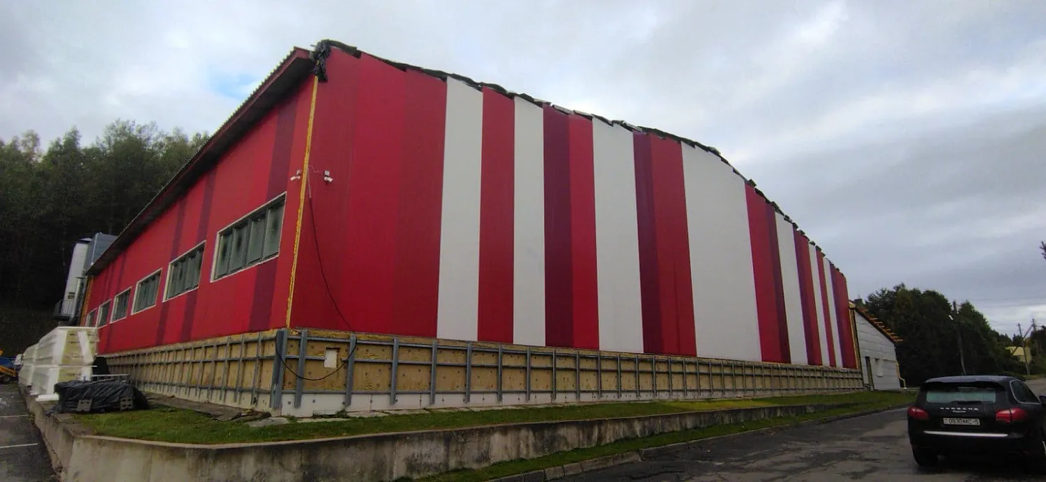 Компания «Ди Ферро» завершила поставку и монтаж панелей на теннисных кортах в Ждановичах