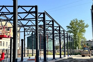 Новое здания химчистки, расположенное на улице Балтийская в Санкт-Петербурге